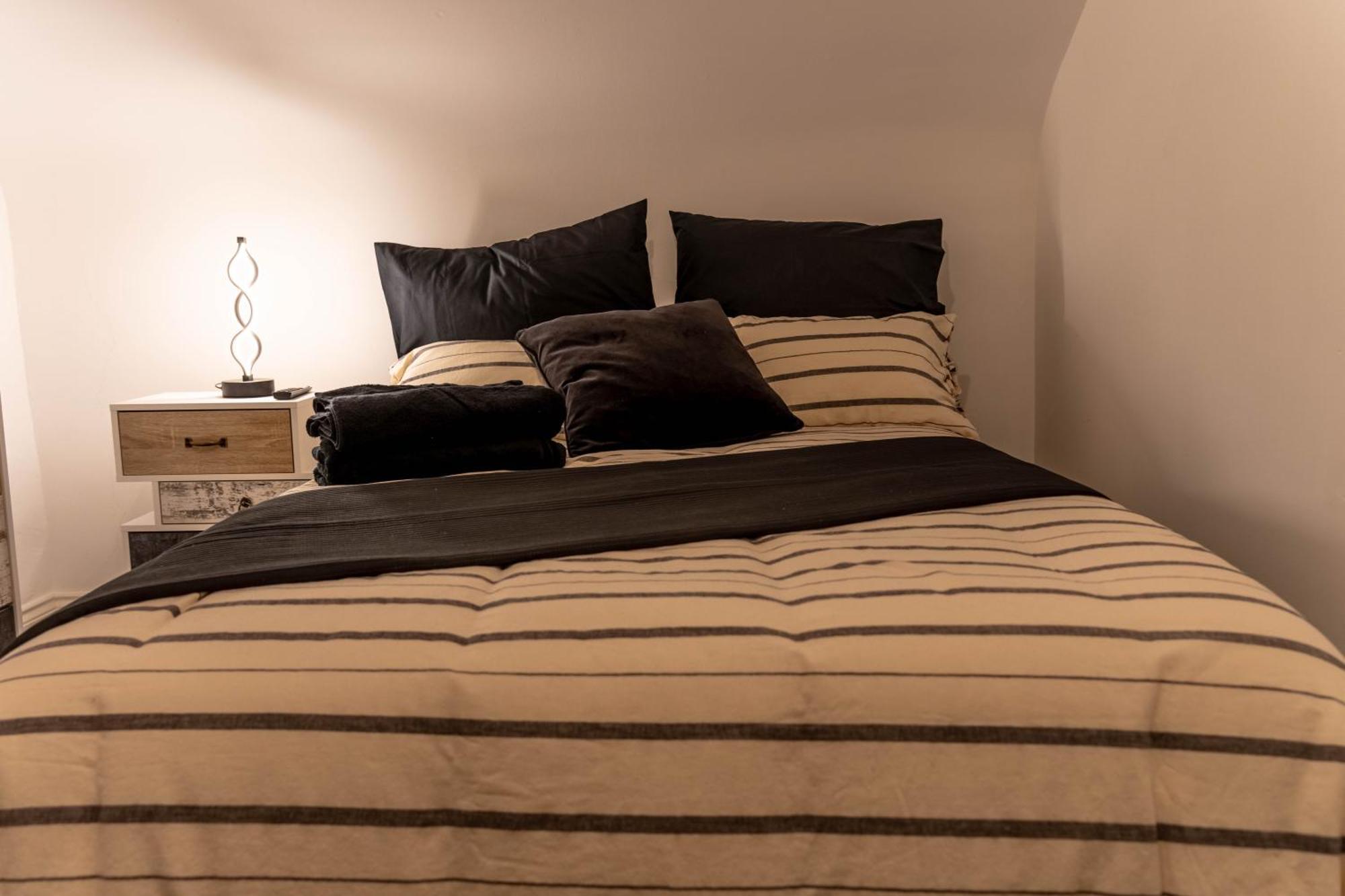 Lodging In Carrickfergus Centre Экстерьер фото